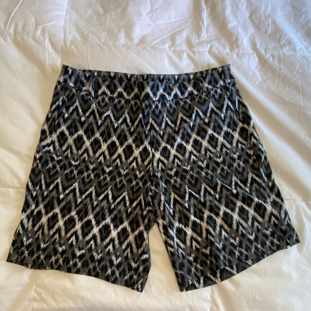 SPANX Women's Black and White Geometric Shorts